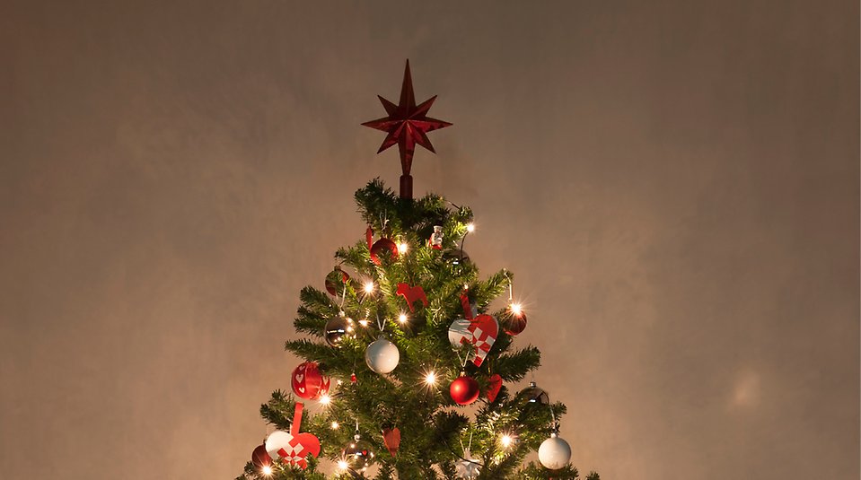 Bild på toppen av en julgran.