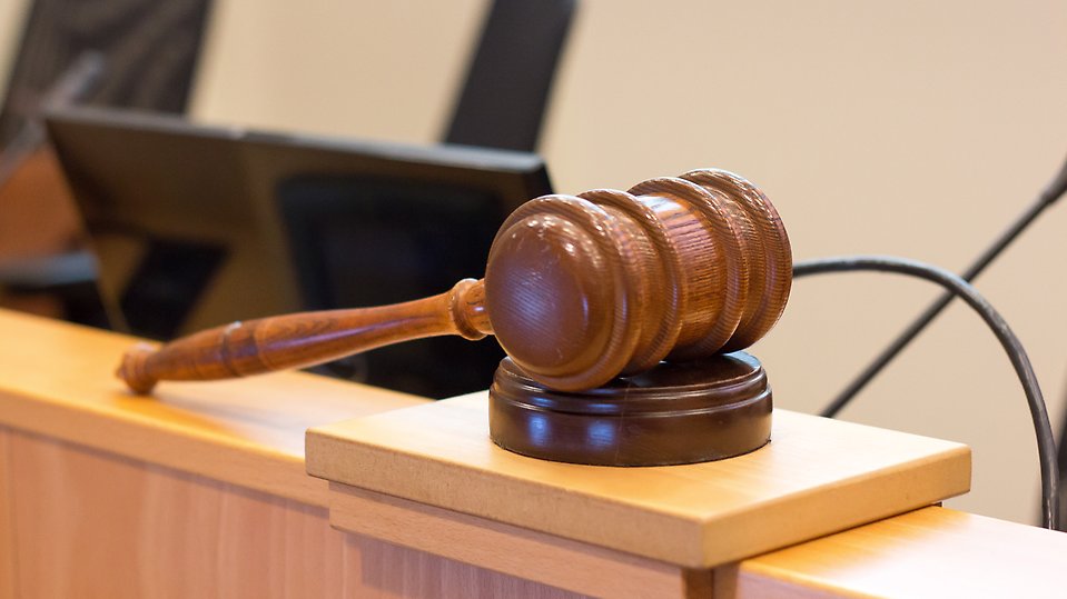 Närbild på ordförandeklubba. Foto 