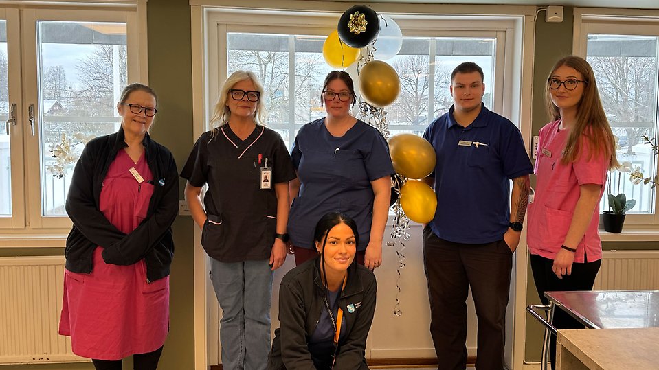 Gruppbild på medarbetare inom hemtjänsten.